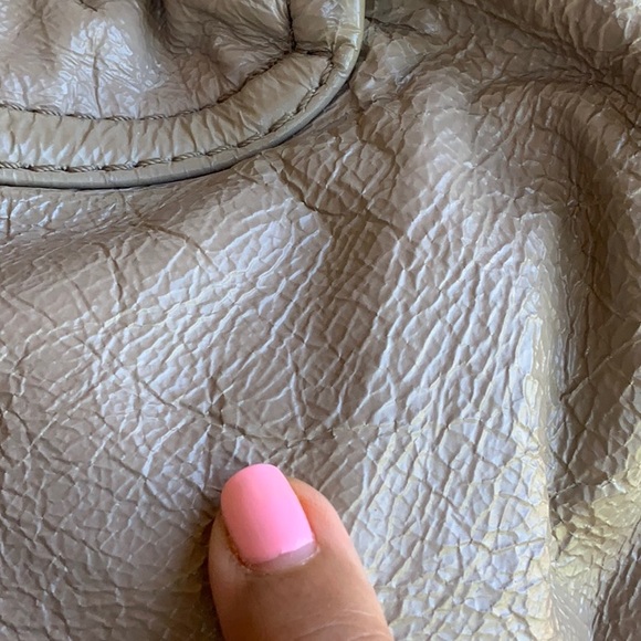 Marc by Marc Jacobs crinkle leather taupe grey hobo shoulder chain bag - Picture 8 of 12